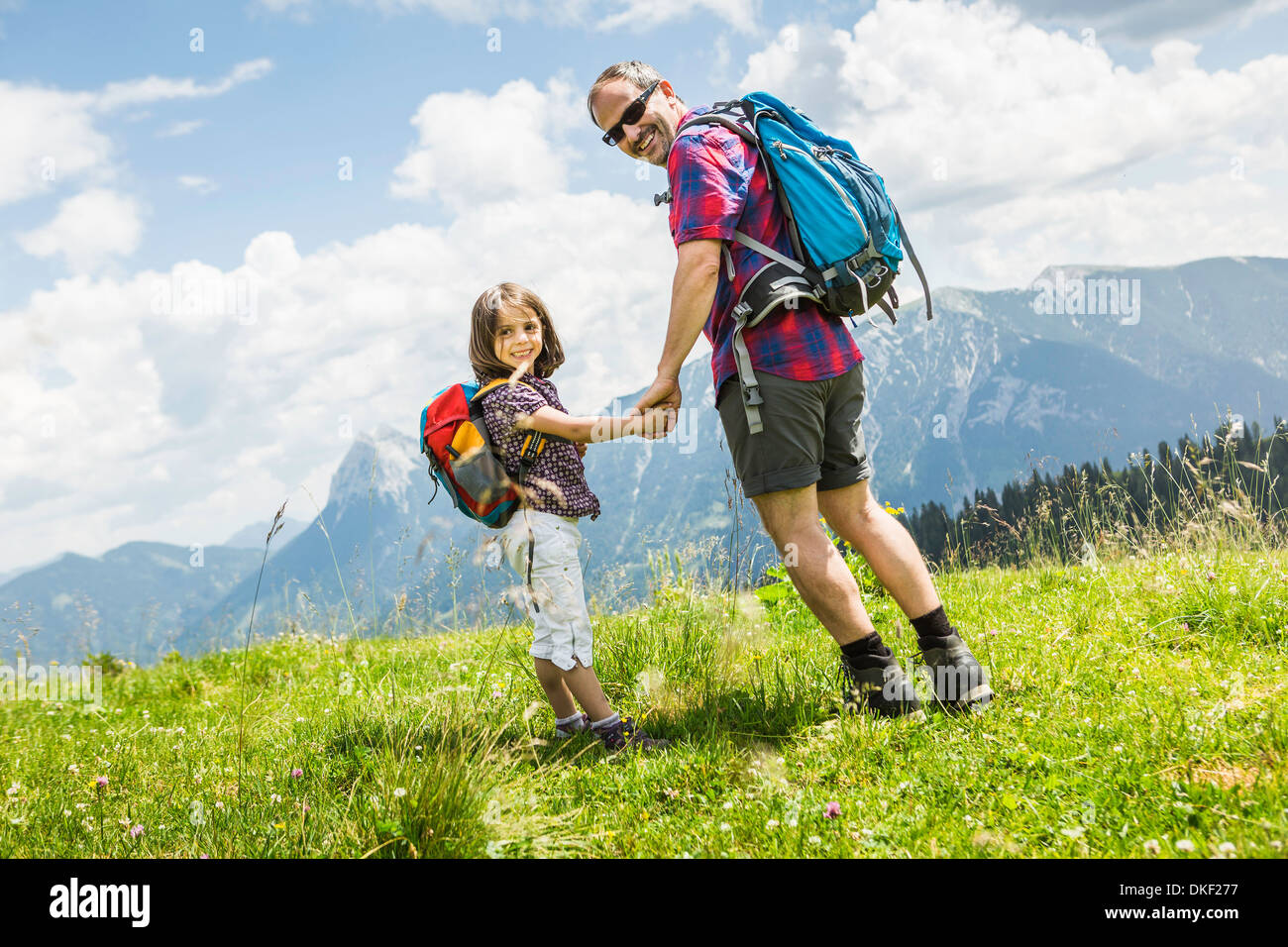 Father daughter holding hands hi-res stock photography and images - Alamy