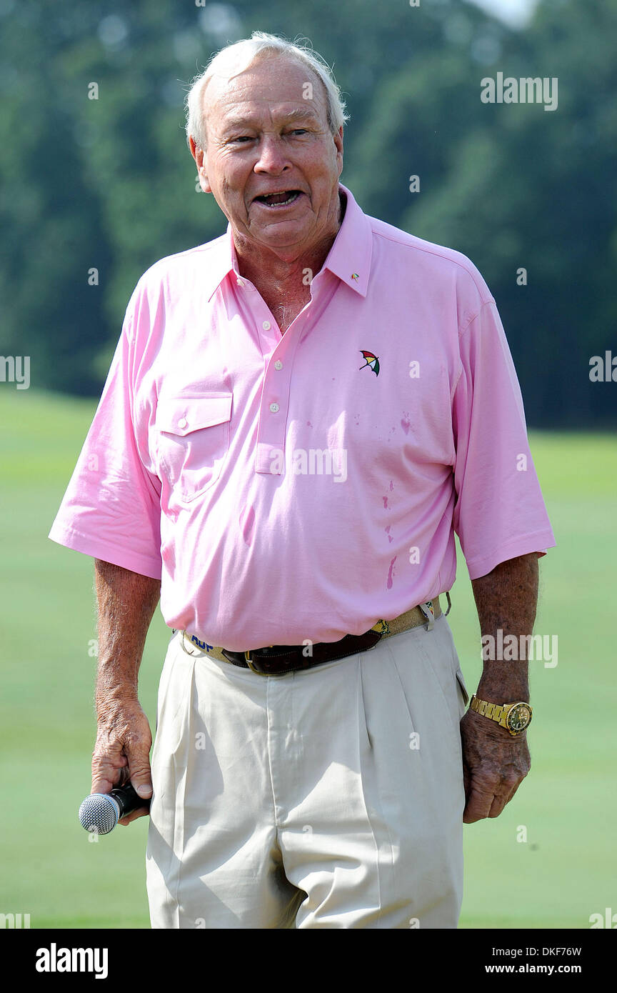 Aug 16, 2009; Raleigh, North Carolina, USA; Golf Legend ARNOLD PALMER takes part in the 2009 Jimmy V Celebrity Golf Classic that took place at the Lonnie Poole Golf Course located in the campus of North Carolina State University.  Arnold Palmer designed the golf course and took the inagural first swing and then toured the course. The Jimmy Valvano Foundation has raised over 12 mill Stock Photo