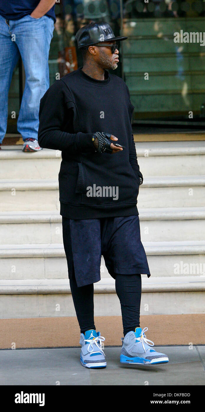 Djibril Cisse leaves the Langham hotel after visiting Justin Bieber London,  England - 13.09.12 Stock Photo - Alamy