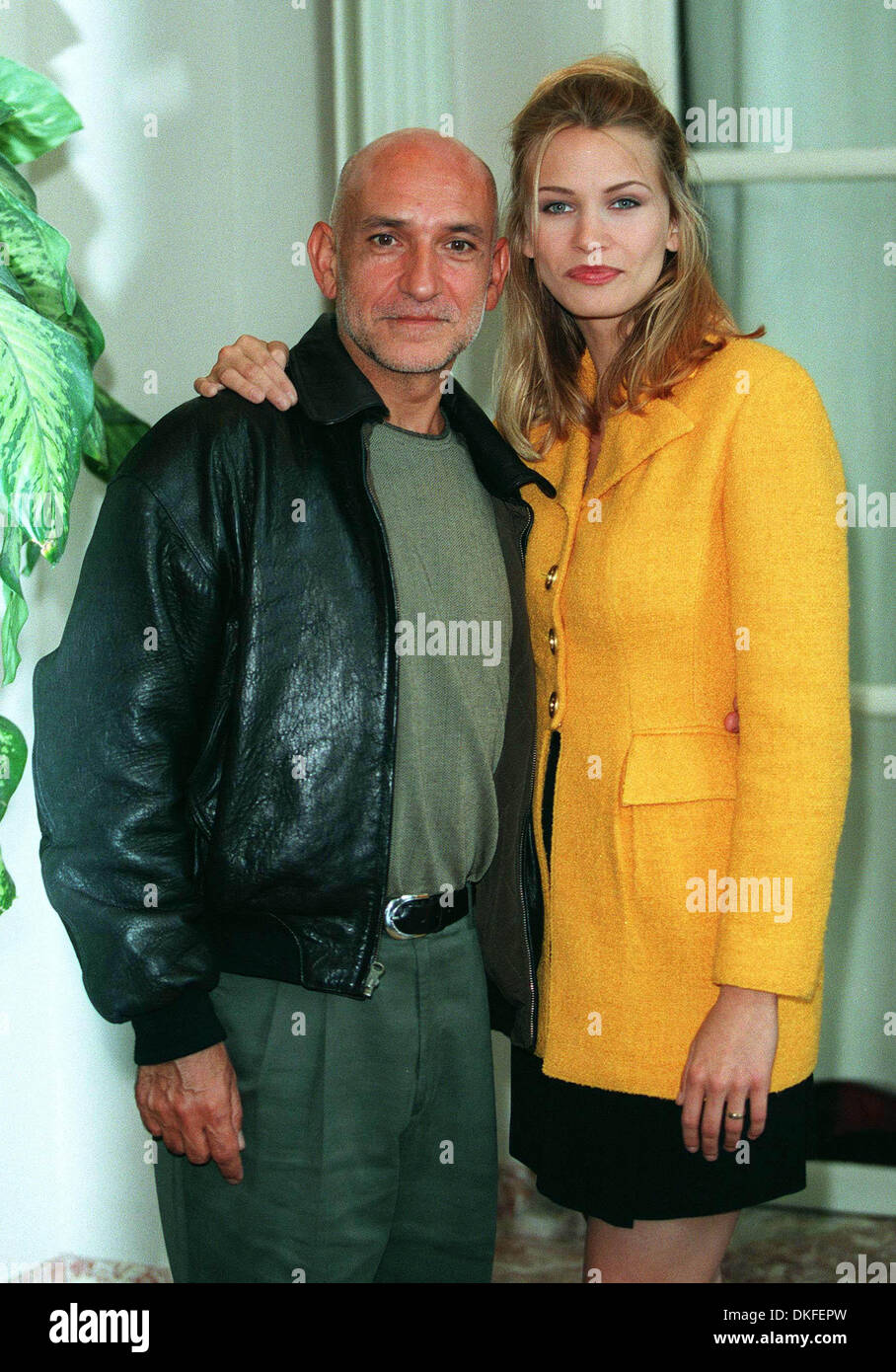 BEN KINGSLEY, N. HEINSTRIDGE.ACTOR & ACTRESS ''SPECIES''.22/09/1995.F99A21A Stock Photo