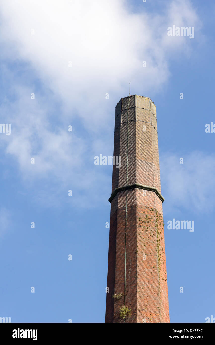 Barrow Bridge Chimney, Bolton. This disused factory chimney next to Moss Bank park, was formerly part of Halliwell Bleach Works. Stock Photo