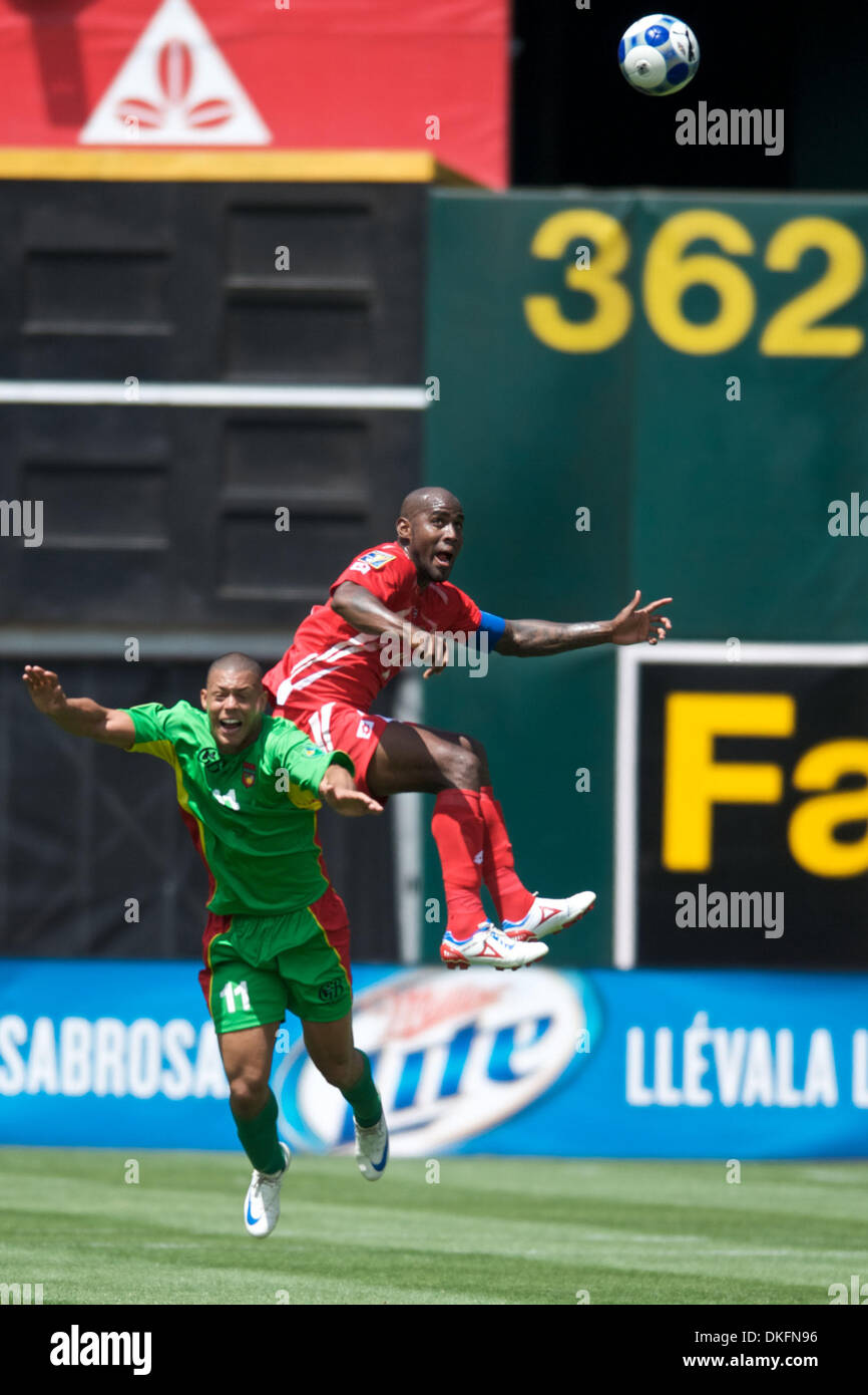 Jul 05, 2009 - Oakland, California, USA - Panama defender FELIPE BALOY wins a header over Guadeloupe forward MICKAEL ANTOINE-CURIER and in CONCACAF Gold Cup Group C action at Oakland-Alameda County Coliseum. (Credit Image: © Matt Cohen/Southcreek Global/ZUMA Press) Stock Photo