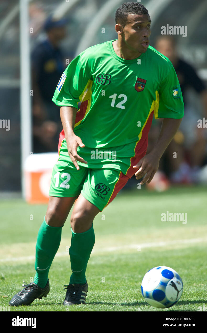 Jul 05, 2009 - Oakland, California, USA - Guadeloupe midfielder DAVID FLEURIVAL looks for an opening in CONCACAF Gold Cup Group C action at Oakland-Alameda County Coliseum. (Credit Image: © Matt Cohen/Southcreek Global/ZUMA Press) Stock Photo