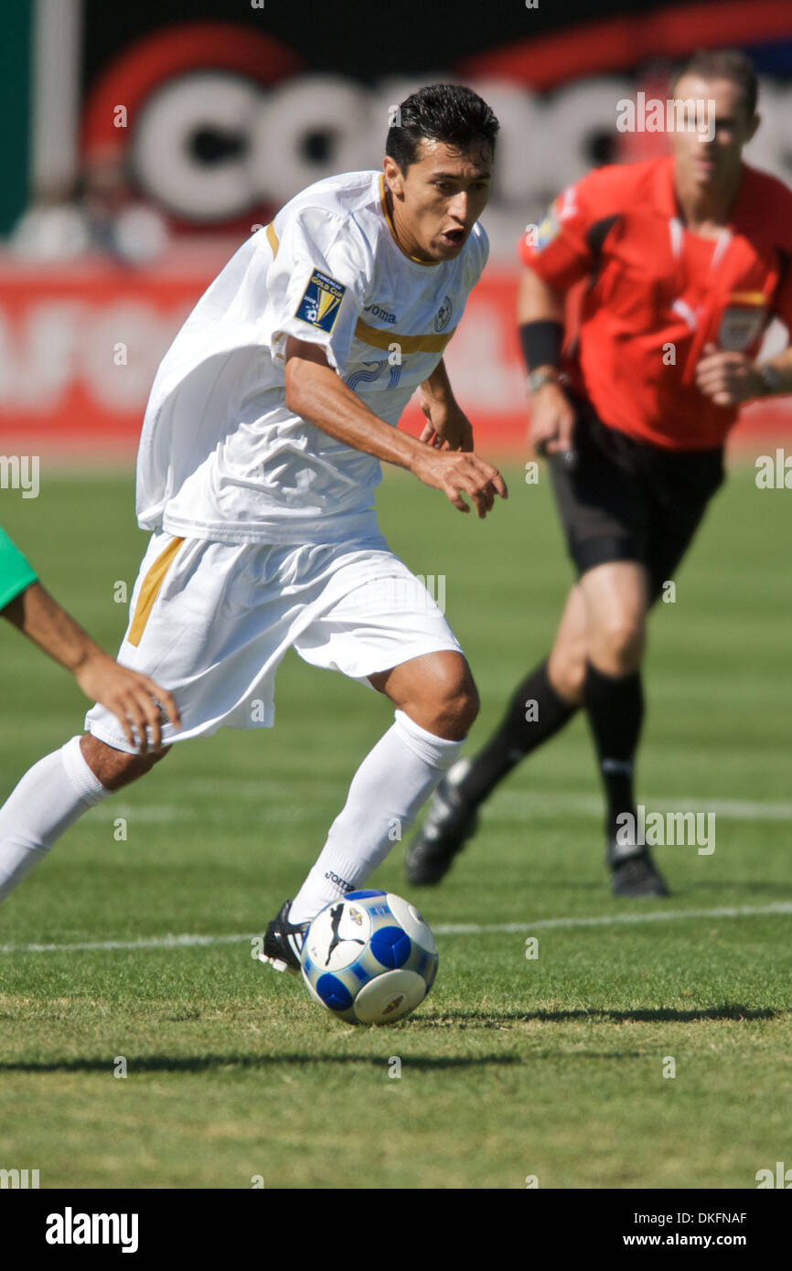 Jul 05, 2009 - Oakland, California, United States of America - Nicaragua midfielder DAVID MARTINEZ drives down field in CONCACAF Gold Cup Group C action at Oakland-Alameda County Coliseum. (Credit Image: © Matt Cohen/Southcreek Global/ZUMA Press) Stock Photo