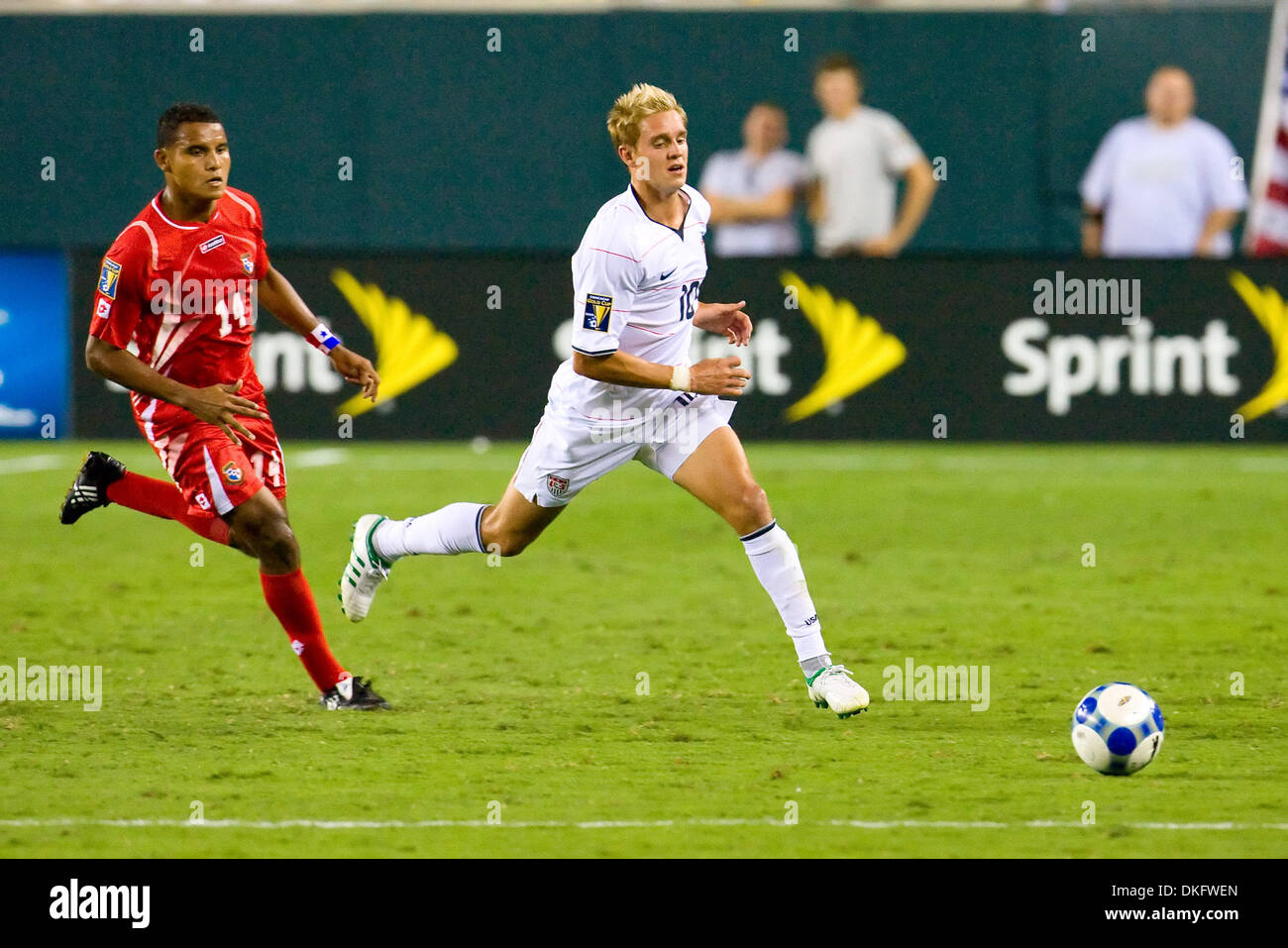 Jul 18, 2009 - Philadelphia, Pennsylvania, USA - United States' midfielder STUART HOLDEN (10) going after the ball with Panama's defender ARMANDO GUN (14) chasing him during the CONCACAF Gold Cup quarter finals match between United States and Panama at Lincoln Financial Field in Philadelphia, Pennsylvania.  United States beat Panama, 2-1 in overtime. (Credit Image: © Christopher Sz Stock Photo