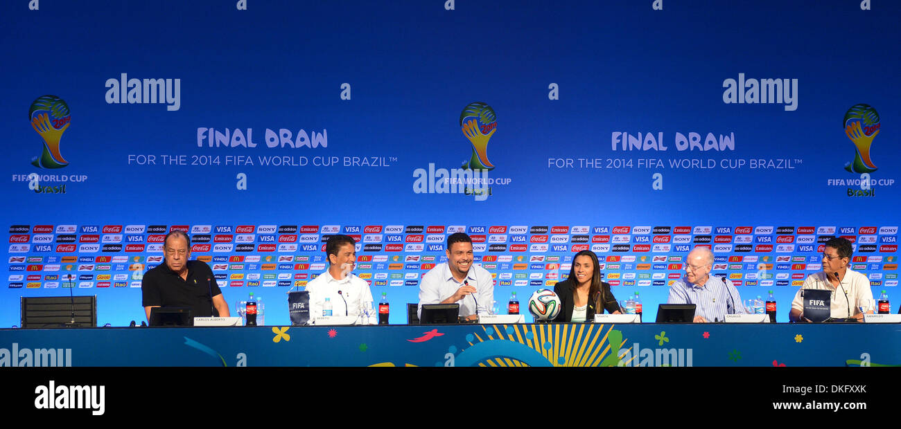 Costa do Sauipe, Brazil. 05th Dec, 2013. FIFA World Cup 2014 ambassadors Carlos Alberto(L-R), Bebeto, Ronaldo, Marta, Mario Zagallo and Amarildo of Brazil attend a press conference at media center in Costa do Sauipe, Brazil, 05 December 2013. The final draw for the preliminary round groups of the 2014 FIFA world cup Brazil will be held on 06 December 2013. Photo: Marcus Brandt/dpa/Alamy Live News Stock Photo