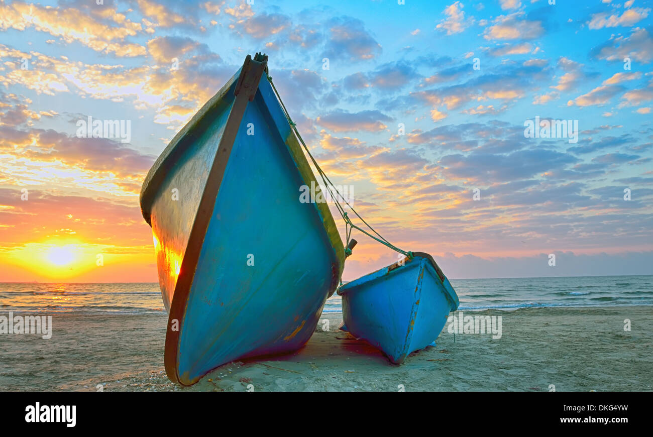 Fishing boats sea sunset hi-res stock photography and images - Alamy
