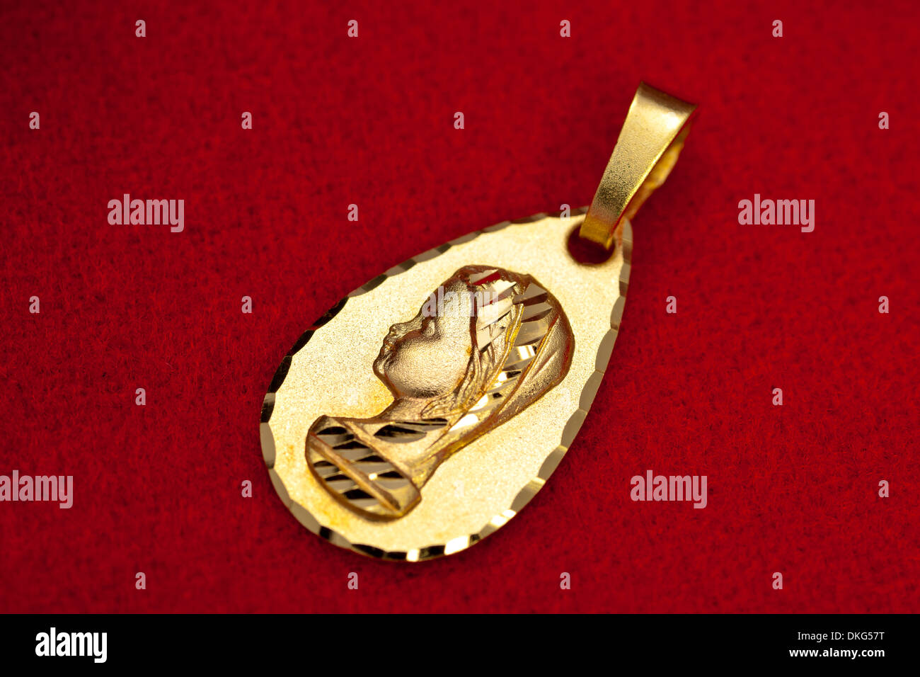 Precious gold pendant of the virgin girl, ideal to give as a present