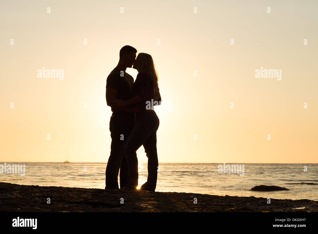 Silhouette Of Man And Woman Kissing High Resolution Stock Photography ...