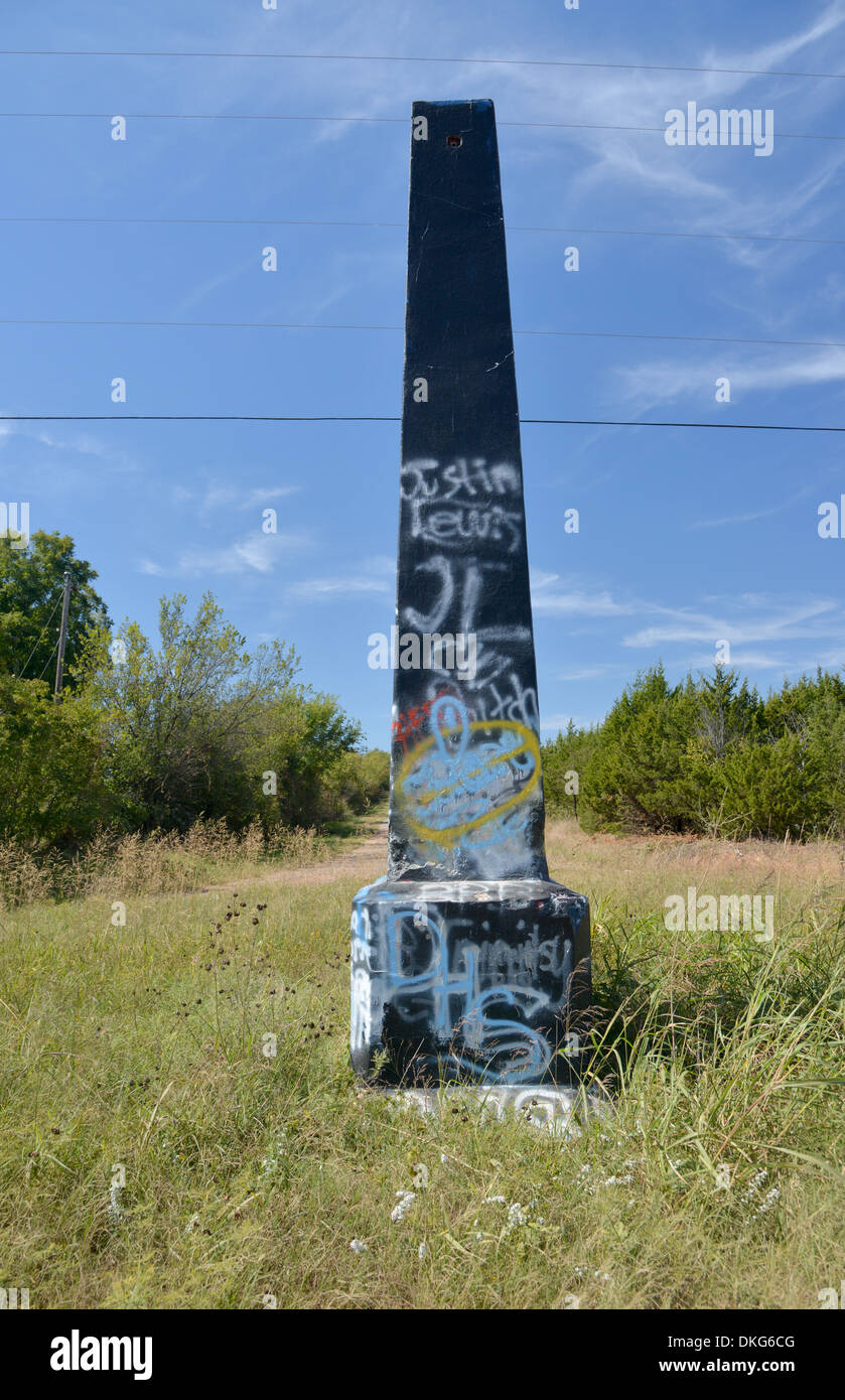 Concrete obelisk hi-res stock photography and images - Alamy