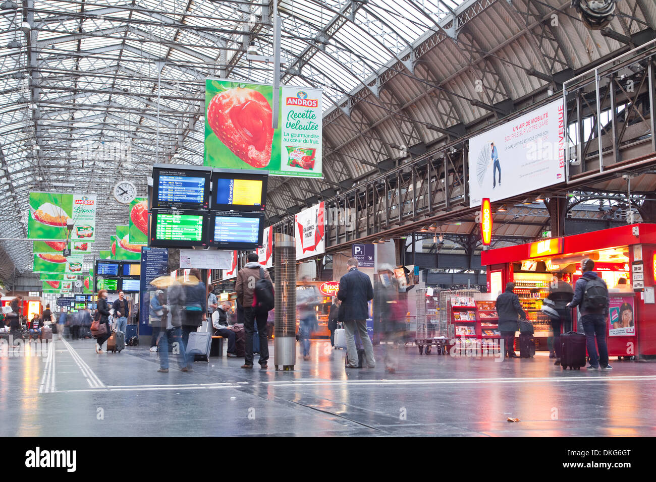 The morning rush-hour in Paris Gare de l'Est station, Paris, France, Europe Stock Photo