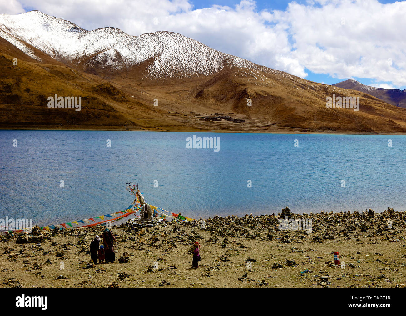 Sacred Tibetan Yamdrok Tso Lake (Yamzho Yumco) with mountains in background beside the Friendship Highway, Tibet, China, Asia Stock Photo