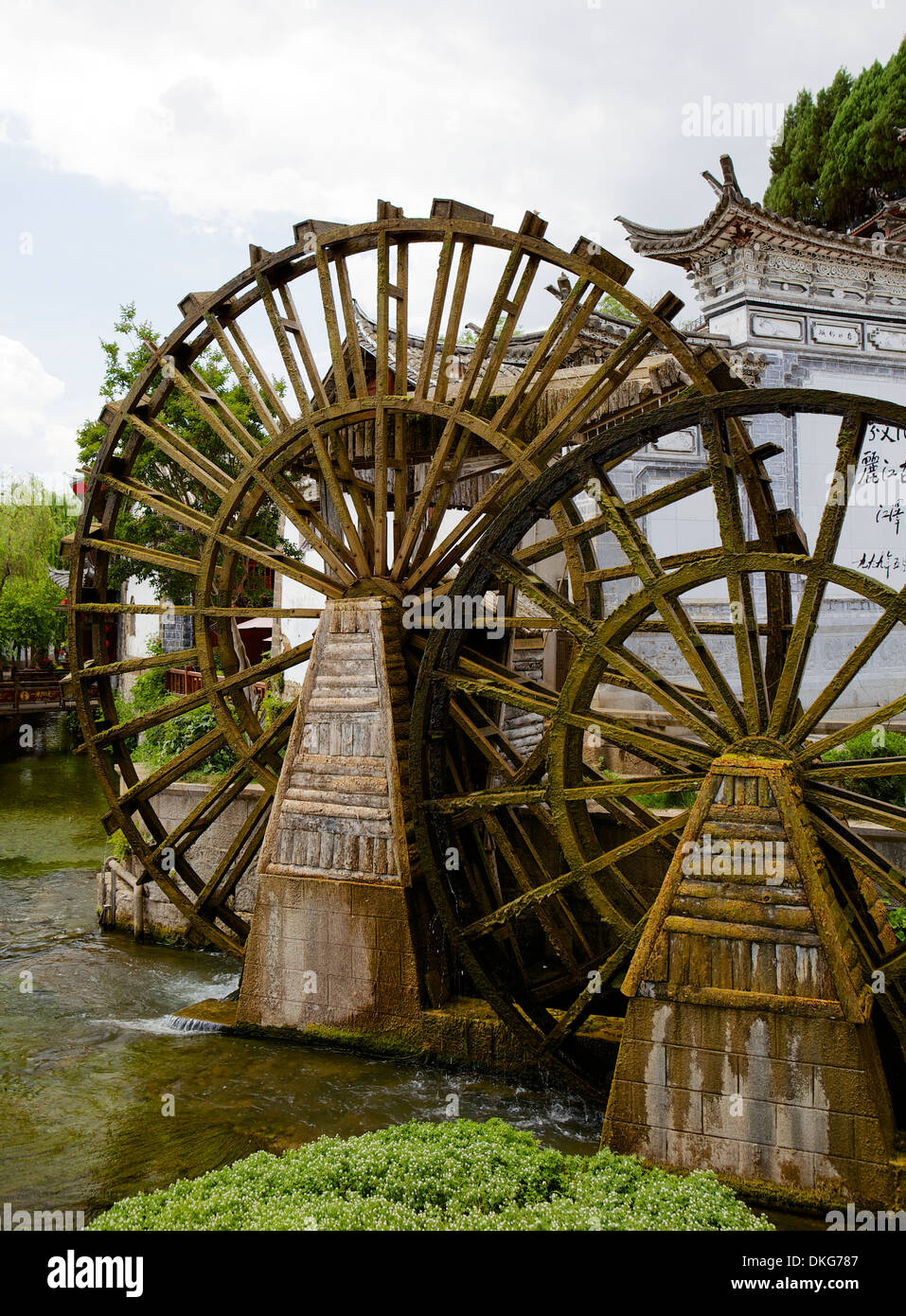 Water mill in the Old Town, Lijiang, UNESCO World Heritage Site, Yunnan Province, China, Asia Stock Photo