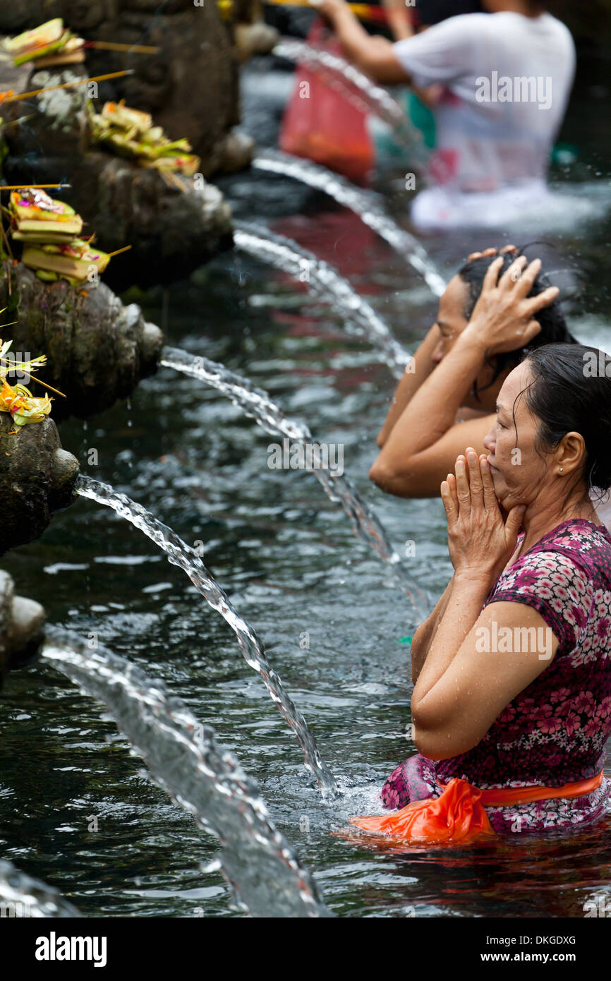 Ritual washing hi-res stock photography and images - Alamy