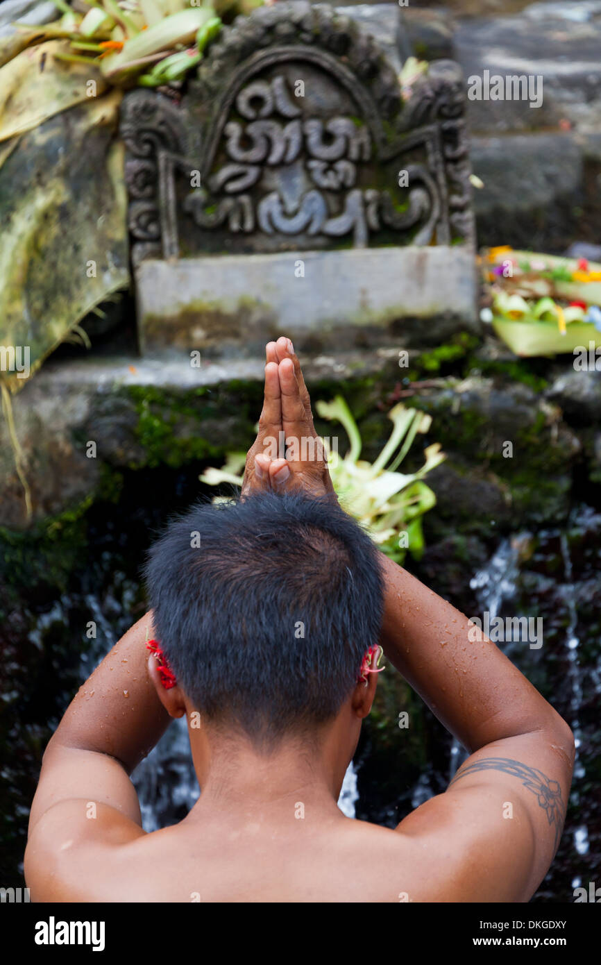 Ritual washing hi-res stock photography and images - Alamy