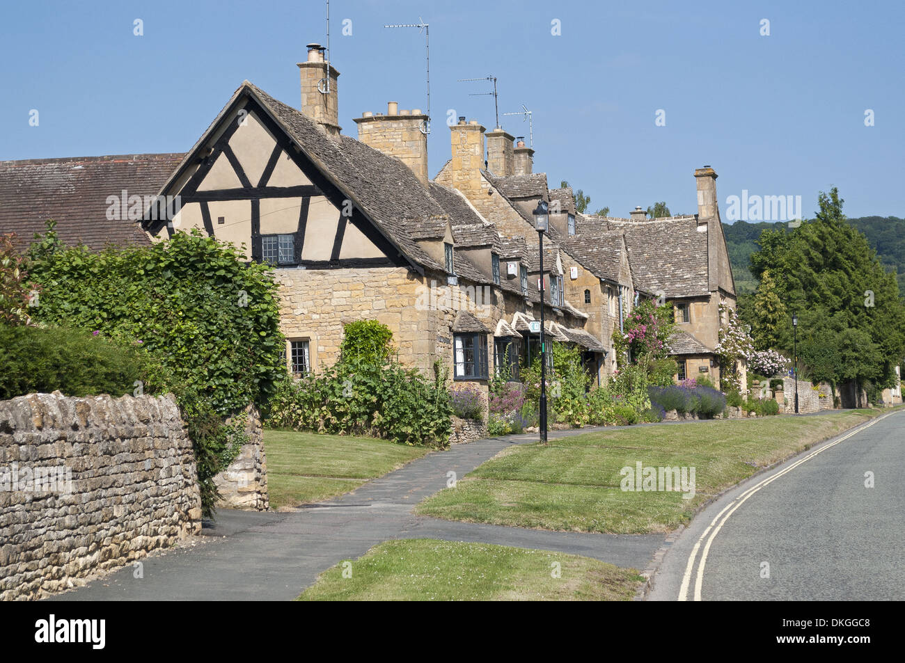 Traditional Cotswold cottages in Broadway village, Cotswolds