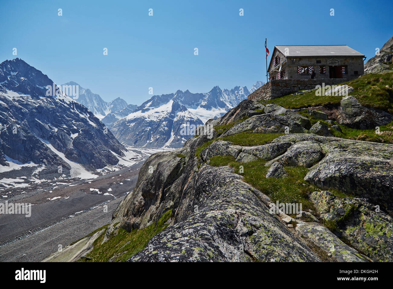 Lauteraar hut above Lauteraar Glacier with Finsteraarhorn, Bernese Oberland, Switzerland Stock Photo
