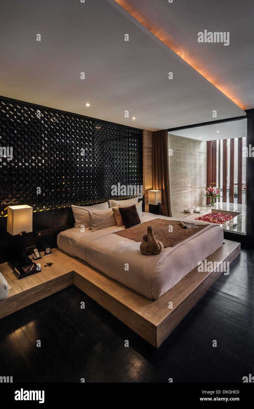 Hotel Interior Room Bed Double Jacuzzi Linen Hotel Tourist