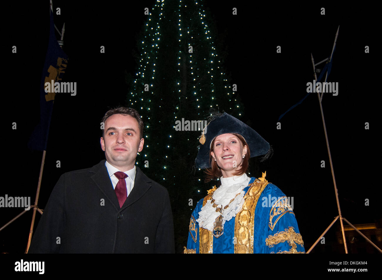 Trafalgar Square, London, UK, 5 December 2013.  Governing Mayor of Oslo, Stian Berger Røsland and Lord Mayor of Westminster, Cllr Sarah Richardson, at the annual lighting of the Trafalgar Square Christmas Tree.  The tree is donated by the City of Oslo to the people of London each year as a token of gratitude for Britain’s support during the Second World War.  Credit:  Stephen Chung/Alamy Live News Stock Photo