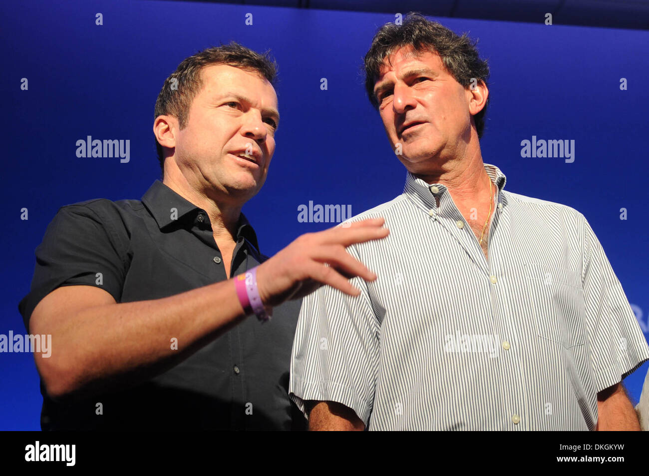 Costa Do Sauipe, Brazil. 5th December 2013.  Former soccer players Lothar Matthaus (L) and Mario Kempes take part in a press conference on the eve of the draw for the World Cup Brazil 2014 in Costa do Sauipe, Brazil, on Dec. 5, 2013. The draw for the groups and matchups of the World Cup Brazil 2014 will take place on Friday. (Xinhua/Juan Roleri/TELAM/Alamy Live News) Stock Photo
