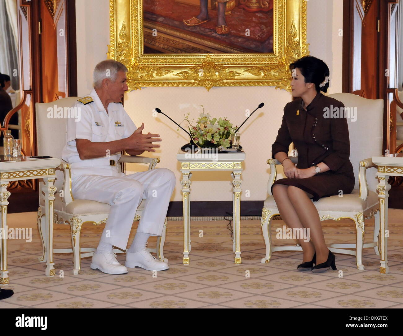 Bangkok, Thailand. 6th Dec, 2013. Thai Prime Minister Yingluck Shinawatra (R) meets with U.S. military Pacific Commander Samuel Locklear at Government House in Bangkok, Thailand, Dec. 6, 2013. Locklear was on a three-day visit in Thailand. Credit:  Rachen Sageamsak/Xinhua/Alamy Live News Stock Photo