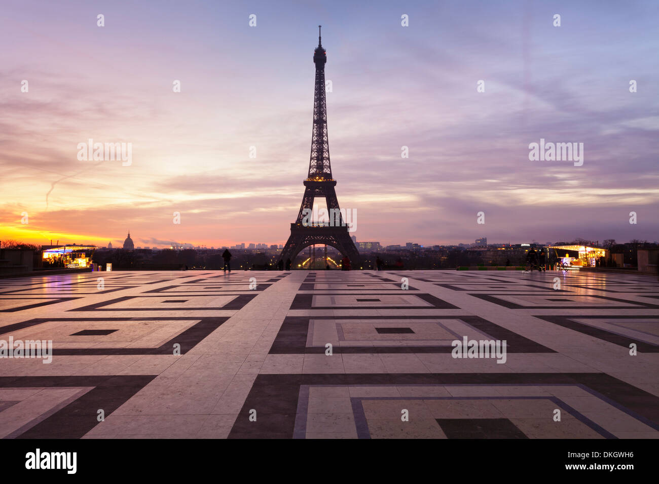 Trocadero And Eiffel Tower At Sunrise Paris Ile De France France Europe Stock Photo Alamy