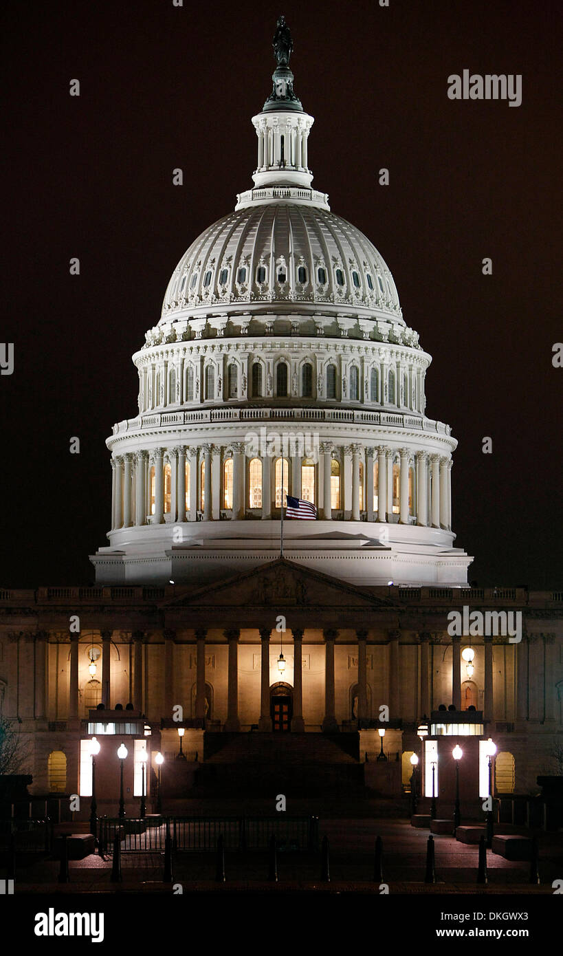 Washington DC, USA. 5th December 2013. The flag is flown at half-staff to mourn the death of former South African President Nelson Mandela at the Capitol Hill in Washington DC, capital of the United States, Dec. 5, 2013. (Xinhua/Fang Zhe/Alamy Live News)  Stock Photo