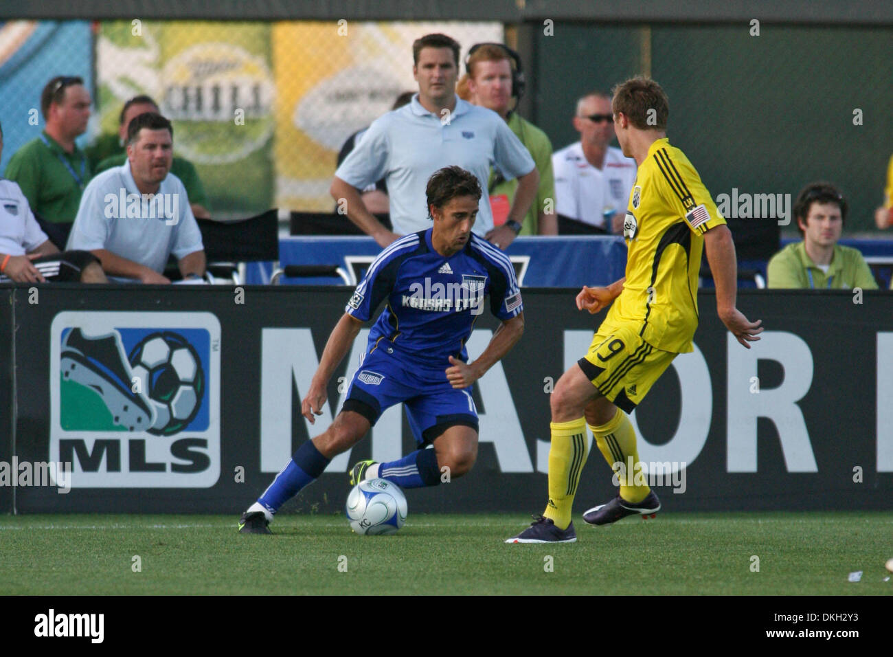 6 June 2009: Kansas City Wizards forward Josh Wolff #16 steers around Columbus Crew midfielder Robbie Rogers #19 while Wizards head coach Curt Onalfo (center) looks on. The Columbus Crew defeated the Kansas City Wizards 2-0 at Community America Ballpark, Kansas City, KS. (Credit Image: © Tyson Hofsommer/Southcreek Global/ZUMApress.com) Stock Photo