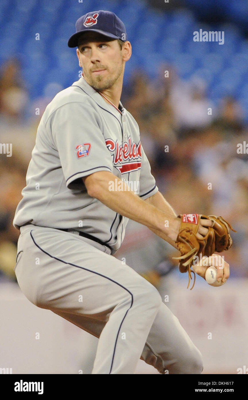 Cleveland Indians starting pitcher Cliff Lee (31) throws in the