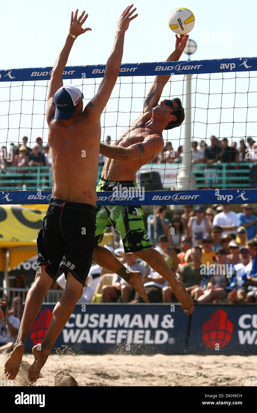Manhattan Beach Pro Beach Volleyball Championships. Match action during