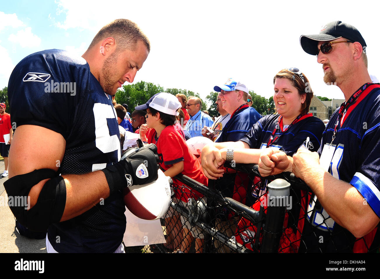 buffalo-bills-linebacker-jon-corto-signs-autographs-following-saturday