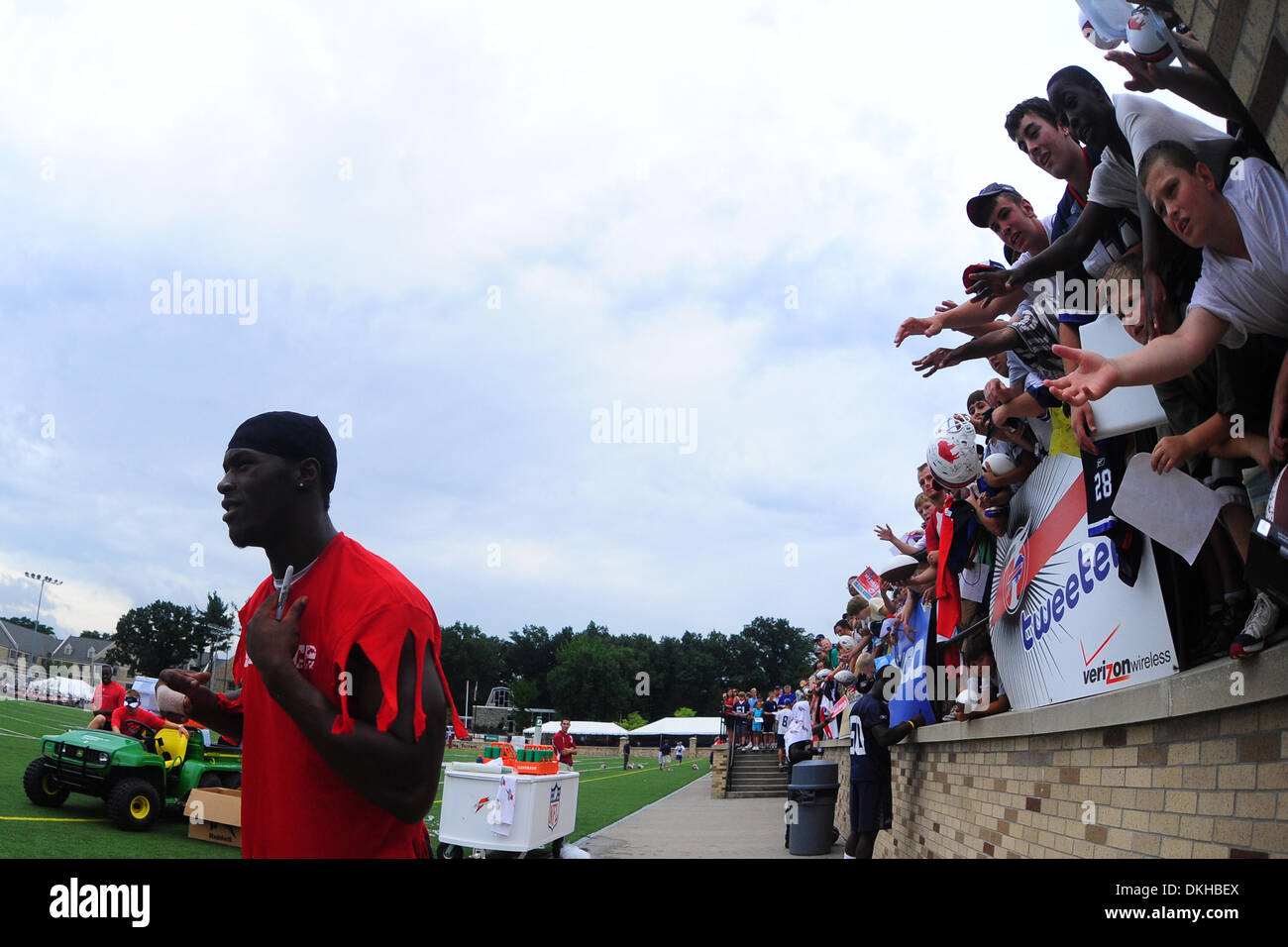 Buffalo Bills fans go crazy as cornerback Leodis McKelvin walks away after signing autographs following the team's final practice at St. John Fisher College in Rochester, NY on Wednesday. (Credit Image: © Michael Johnson/Southcreek Global/ZUMApress.com) Stock Photo