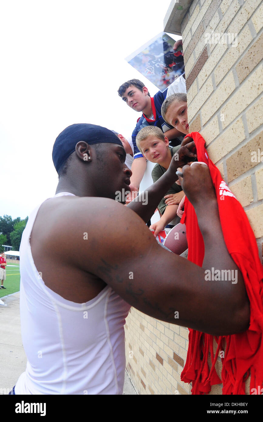 Buffalo Bills cornerback Leodis McKelvin signs his shirt for a fan following the team's final practice at St. John Fisher College in Rochester, NY on Wednesday. (Credit Image: © Michael Johnson/Southcreek Global/ZUMApress.com) Stock Photo