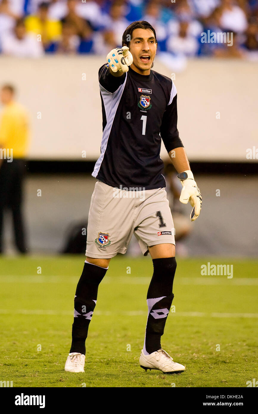 Panama's goalkeeper Jaime Penedo (1) pointing out where the ball is heading during the CONCACAF Gold Cup quarter finals match between United States and Panama at Lincoln Financial Field in Philadelphia, Pennsylvania. (Credit Image: © Chris Szagola/Southcreek Global/ZUMApress.com) Stock Photo