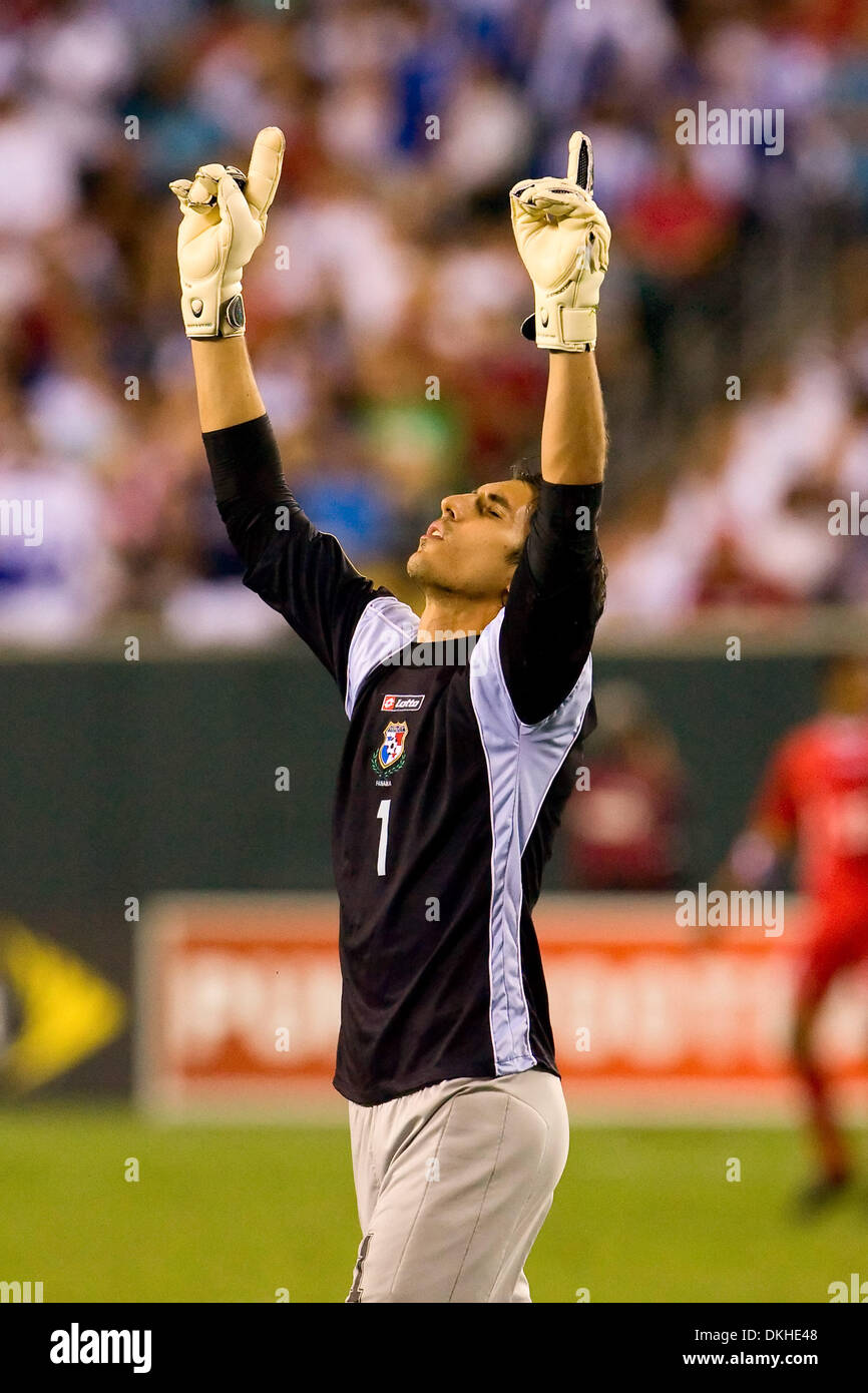 Panama's goalkeeper Jaime Penedo (1) celebrating Panama's goal during the CONCACAF Gold Cup quarter finals match between United States and Panama at Lincoln Financial Field in Philadelphia, Pennsylvania.  United States beat Panama, 2-1 in overtime. (Credit Image: © Chris Szagola/Southcreek Global/ZUMApress.com) Stock Photo