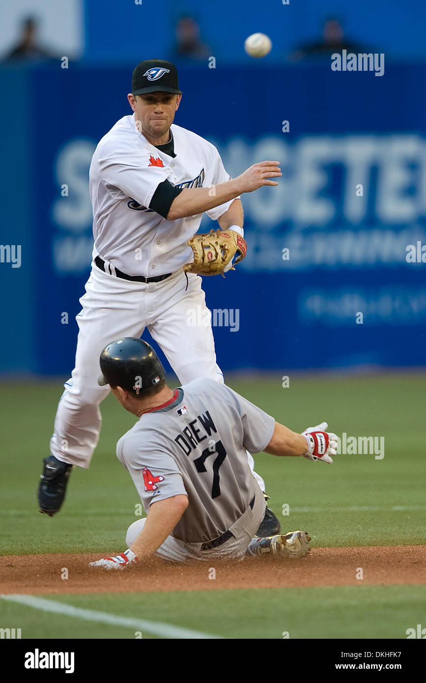 18 August 200 Toronto Blue Jays second baseman Aaron Hill 2 throws