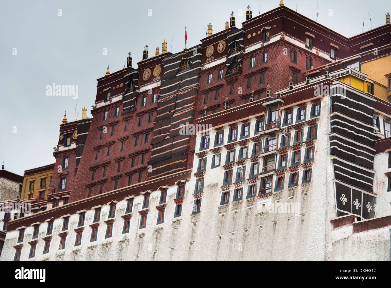 Low angle view of the Potala Palace, Lhasa, Tibet, China Stock Photo ...