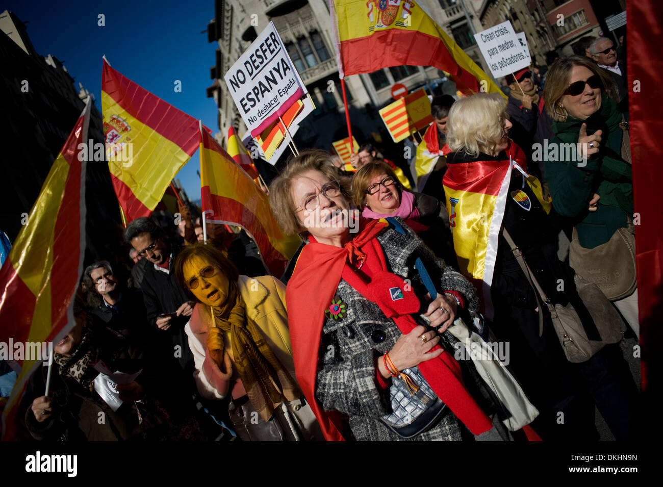 Barcelona, Spain- 6th december, 2013. Unionist demonstrators with spanish flags by the streets of Barcelona.  Several thousand people demonstrated in favor of the unity of Spain on the occasion of the Day of the Spanish Constitution in Barcelona. The march was led by representatives of the main unionist political parties in Catalonia ( Popular Party and Ciutadans). Credit:   Jordi Boixareu/Alamy Live News Stock Photo