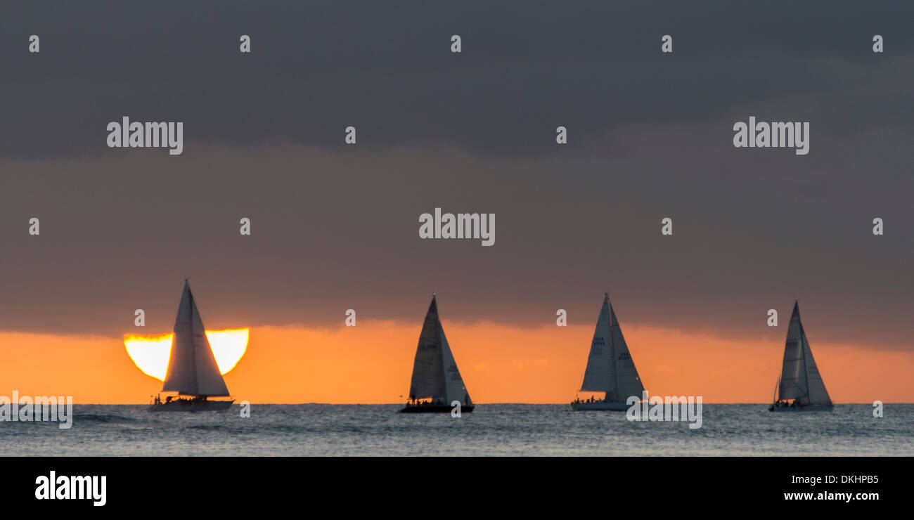 Waikiki sunset boat hi-res stock photography and images - Alamy