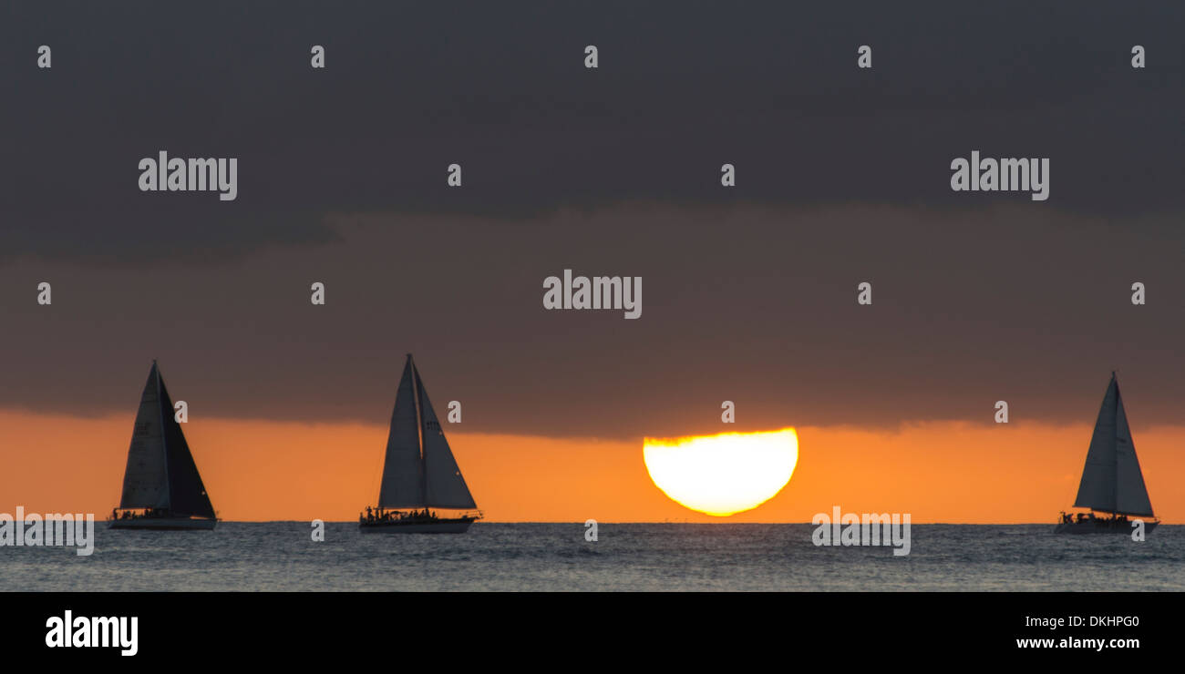 Usa hawaii oahu honolulu sailboats hi-res stock photography and images ...