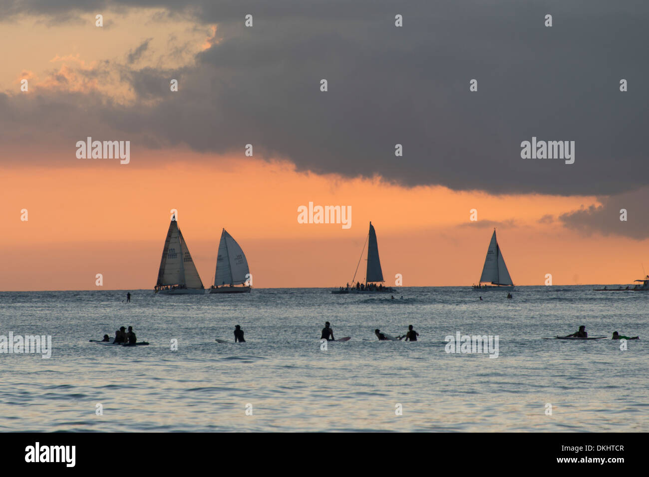 Boats waikiki honolulu oahu hawaii hi-res stock photography and images ...
