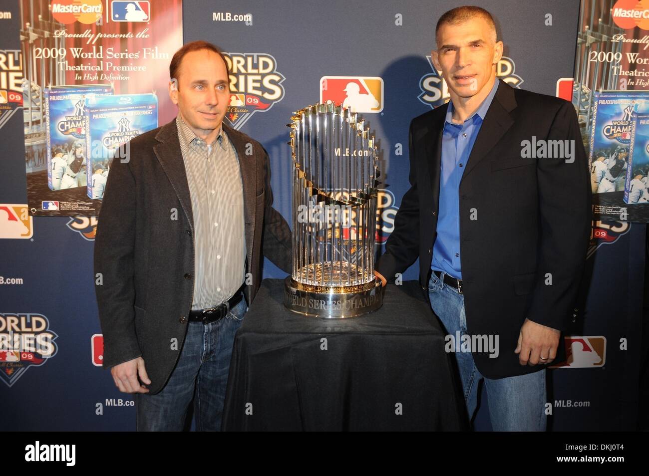 Philadelphia Phillies Manager Charlie Manuel shakes hands with New York  Yankees manager Joe Girardi before game 4 of the World Series in  Philadelphia on November 1, 2009. UPI/Kevin Dietsch Stock Photo - Alamy