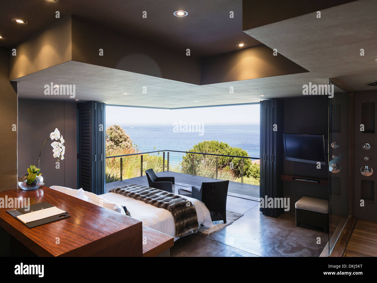 Modern bedroom overlooking ocean Stock Photo Alamy