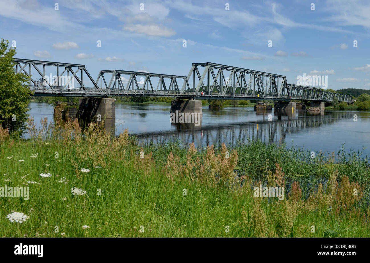 Eisenbahnbruecke bei Bienenwerder, Brandenburg, Deutschland / Eisenbahnbrücke Stock Photo