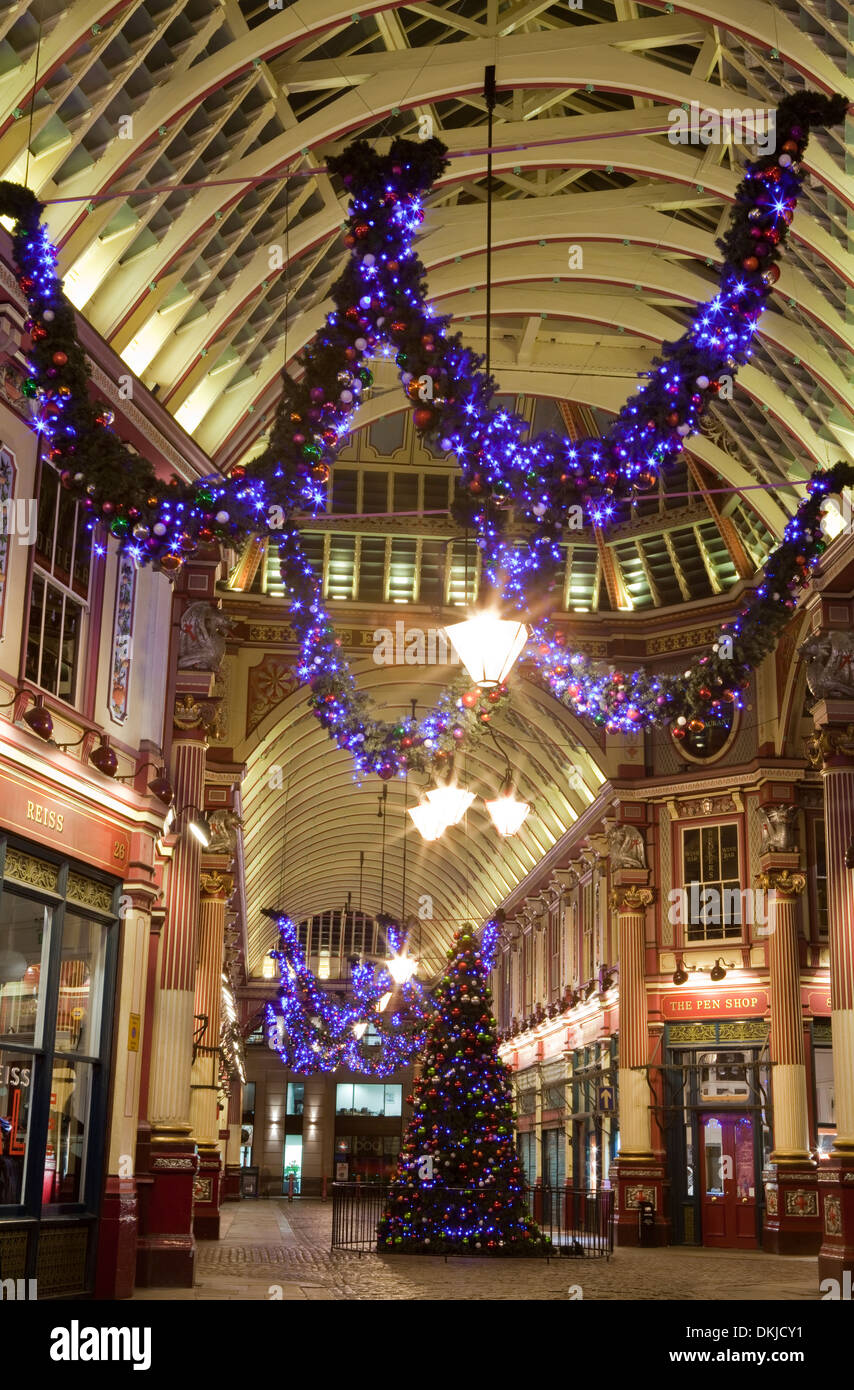 Leadenhall Market Christmas Lights 2022 Christmas Lights In London's Leadenhall Market Stock Photo - Alamy