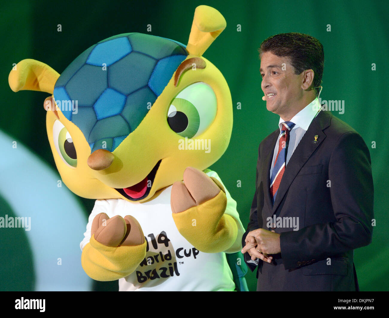 Costa do Sauipe, Brazil. 06th Dec, 2013. Mascot of Brazil 2014 Fuleco (L) accompanied by Brazilian former player Bebeto during the final draw of the preliminary round groups of the 2014 FIFA World Cup Brazil in Costa do Sauipe, Brazil, 06 December 2013. Photo: Marcus Brandt/dpa/Alamy Live News Stock Photo