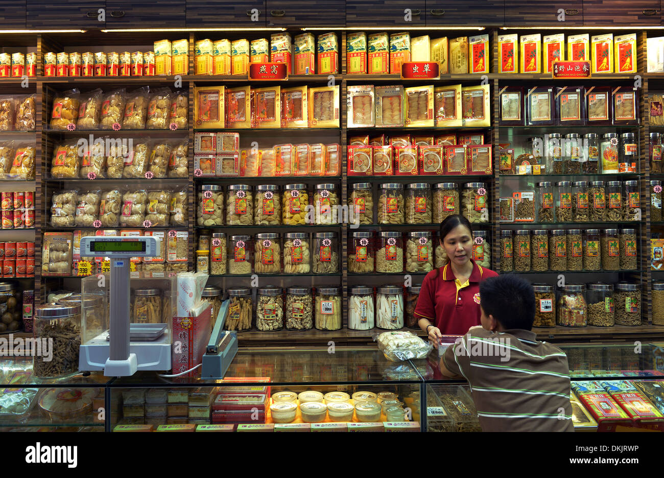 Chinese medicine store in chinatown hires stock photography and images