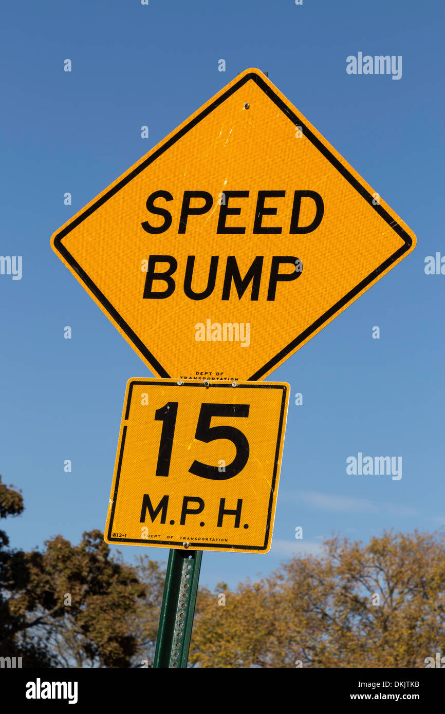 人気商品ランキング Sign, Road Bump Speed USA Alamy - Photo Stock アンティーク雑貨