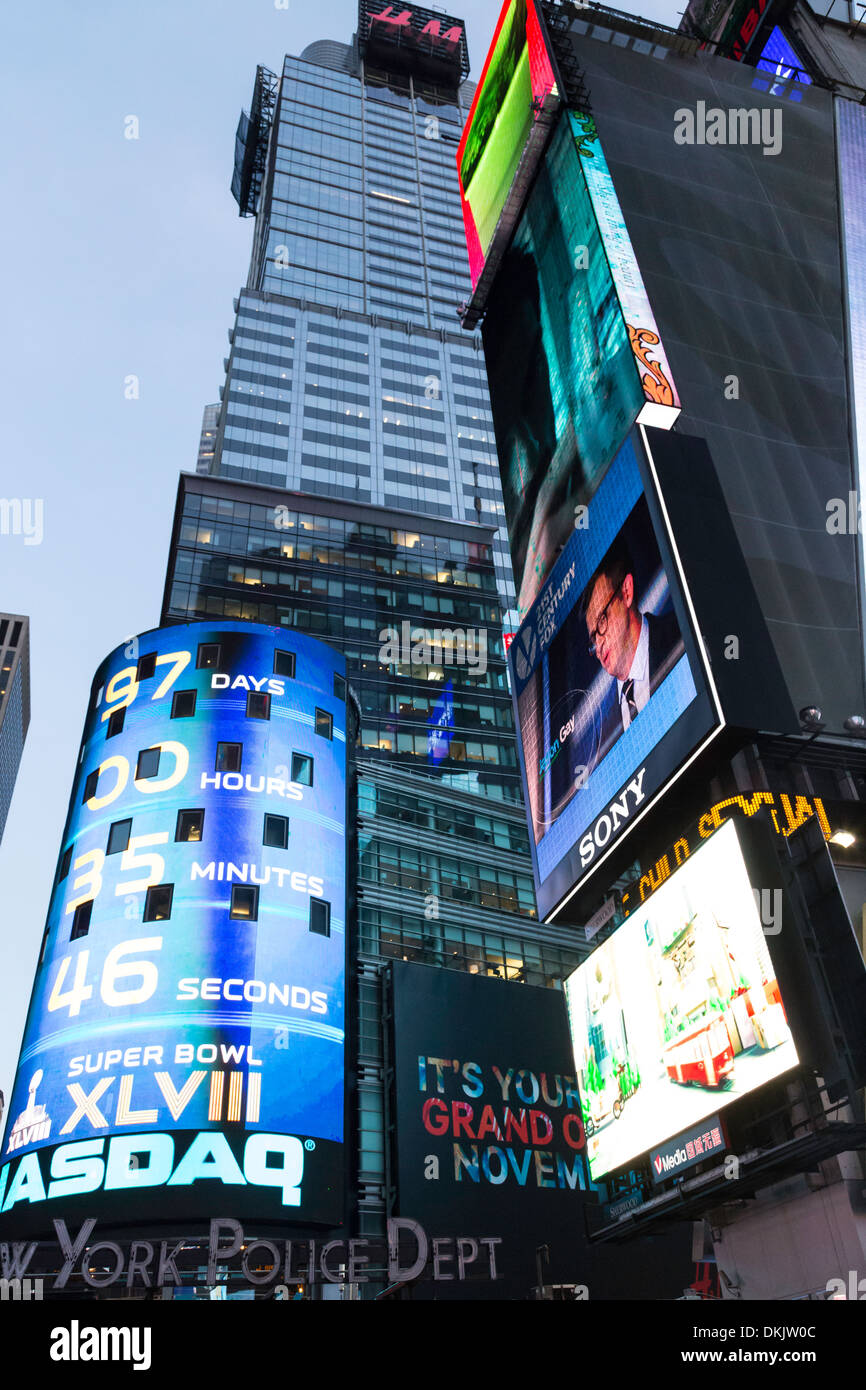 Electronic Billboards Light Up Times Square At Night Nyc Stock Photo Electronic Billboards Light Up Times Square At Night Nyc Stock Photo