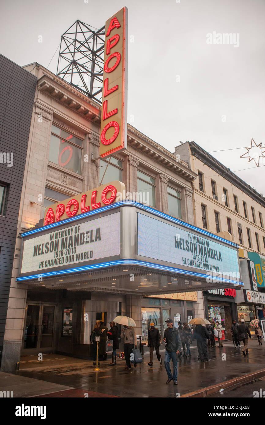 The Marquee Of The Apollo Theater In Harlem In New York On A Rainy Stock Photo Alamy